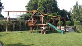 Custom Forts/Playhouses and Playgrounds: image 4 0f 4 thumb